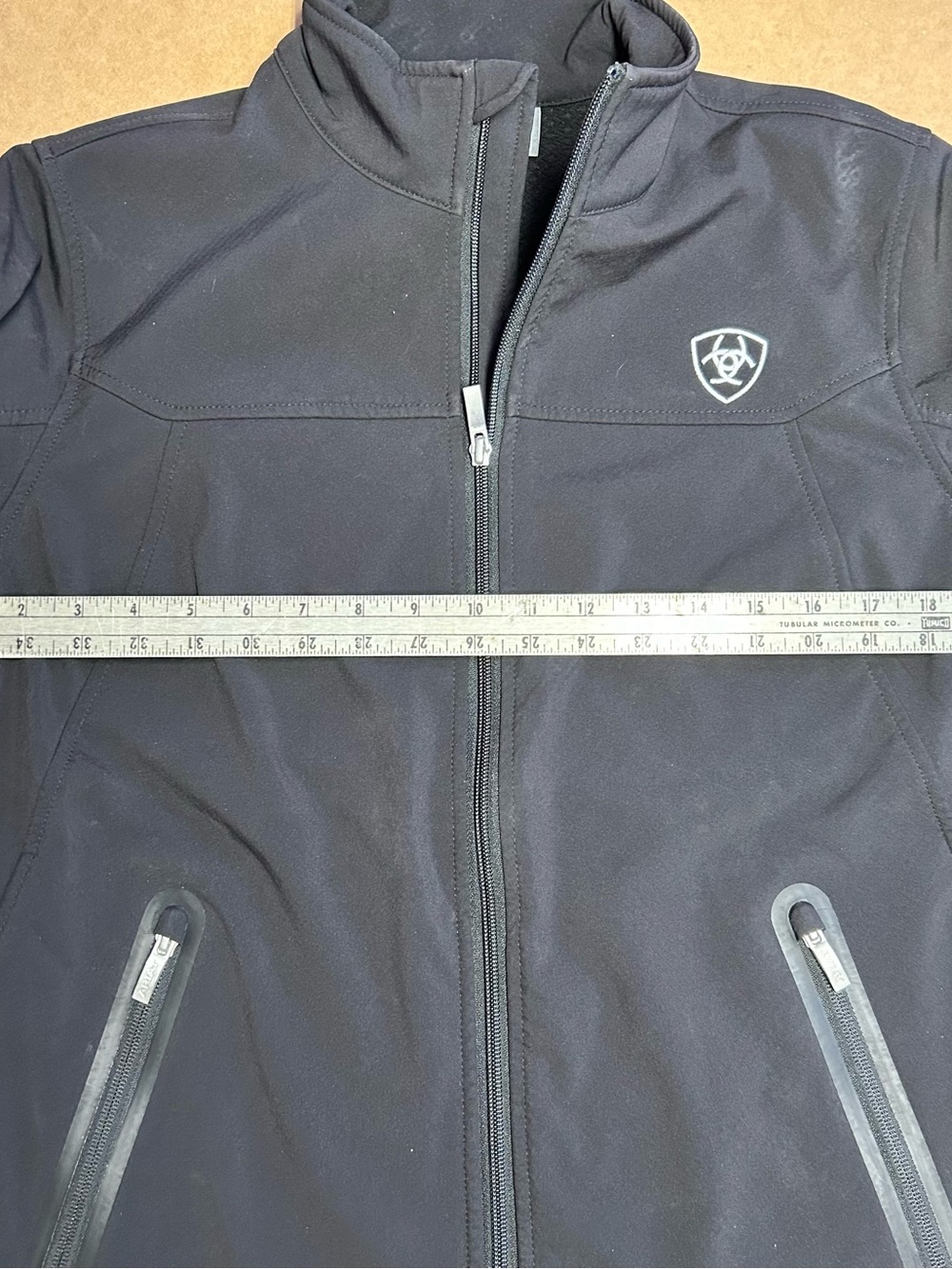 Ariat Black Women’s Black Lightweight Softshell Jacket with Sleeve Logo - Picture 7 of 8